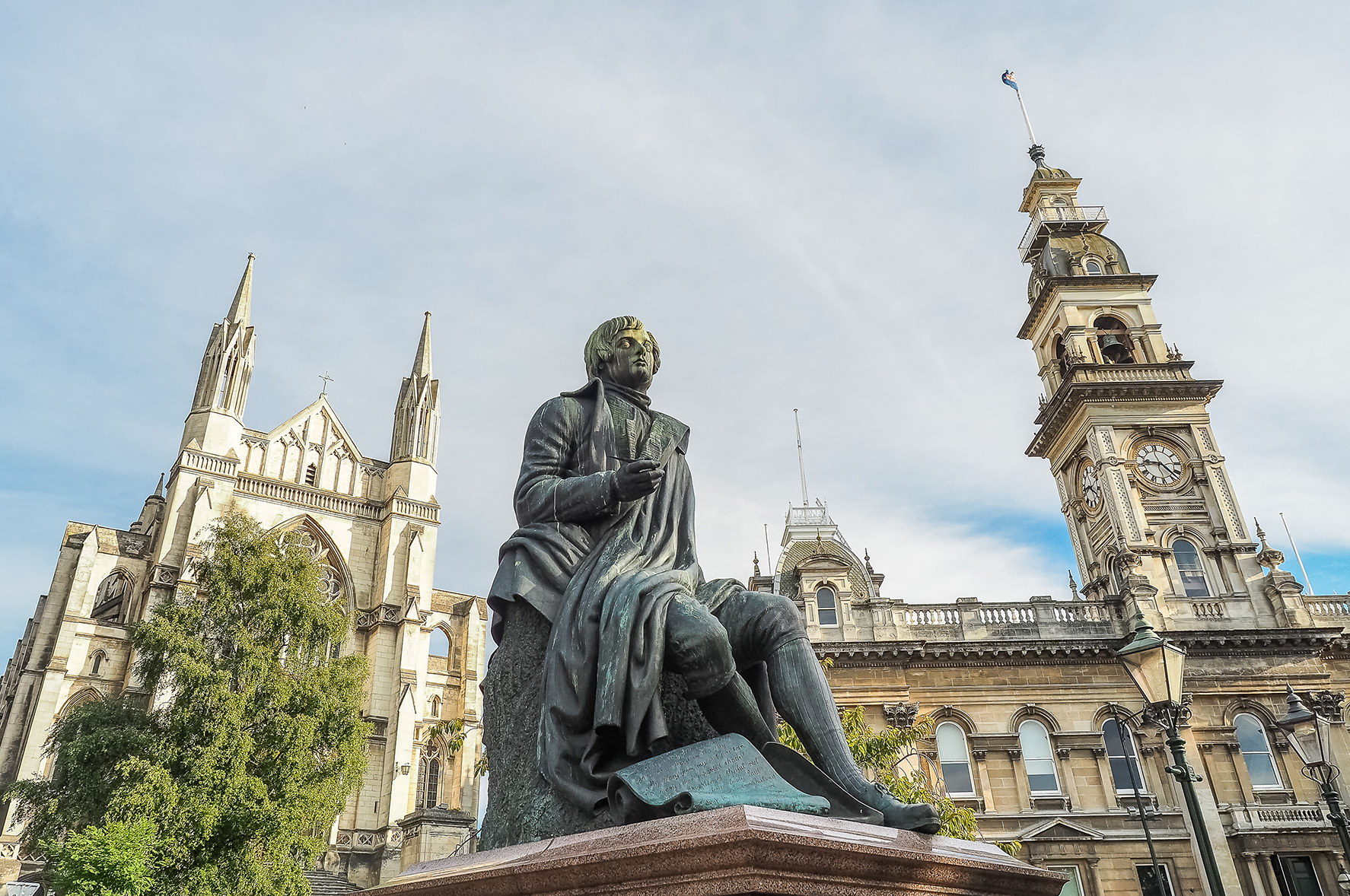 Robert Burns statue in the Octogon image