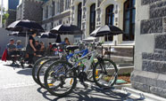 Sitting in the sun at a caf&eacute; in the Art Centre<br />Photo: Vicky Cameron