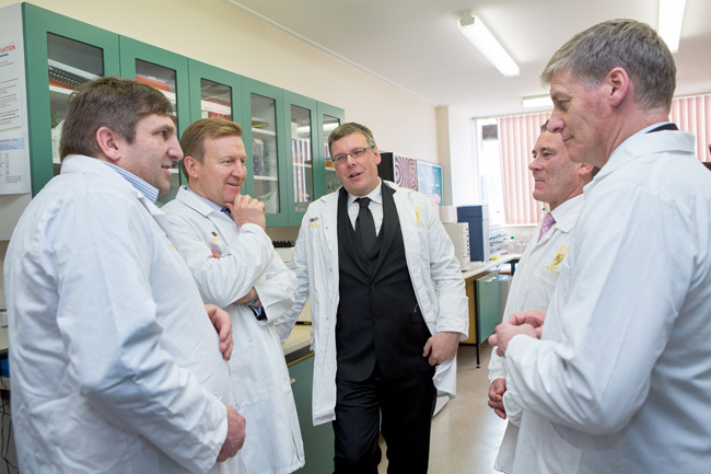 PM-with-genetics-staff-image