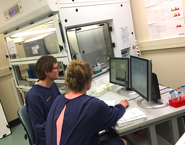 Peter Fineran and Hannah Hampton in the Flow Cytometry Suite image