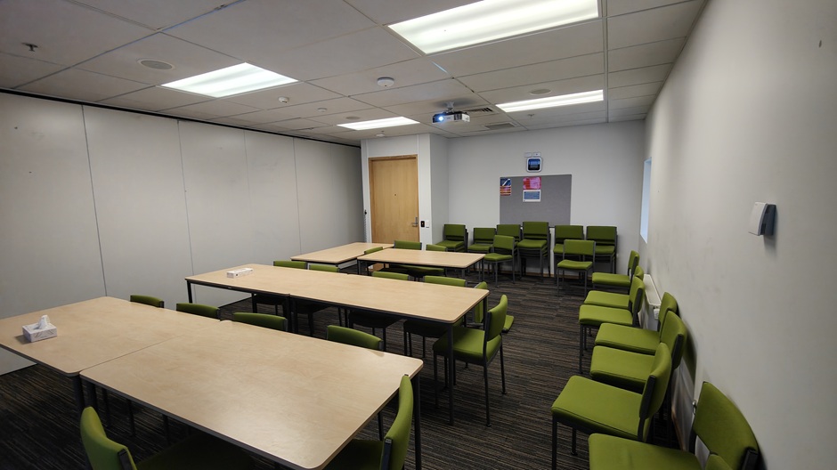 Example of Hunter Centre rooms HU118-123 showing movable tables and chairs and a removable dividing wall