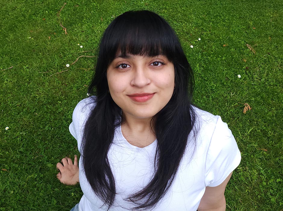 Nidhi-Bhagi-sitting on grass