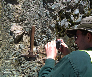 Demonstration of how to take a photograph of outcrops with a proper scale, Alpine Fault footwall rocks
