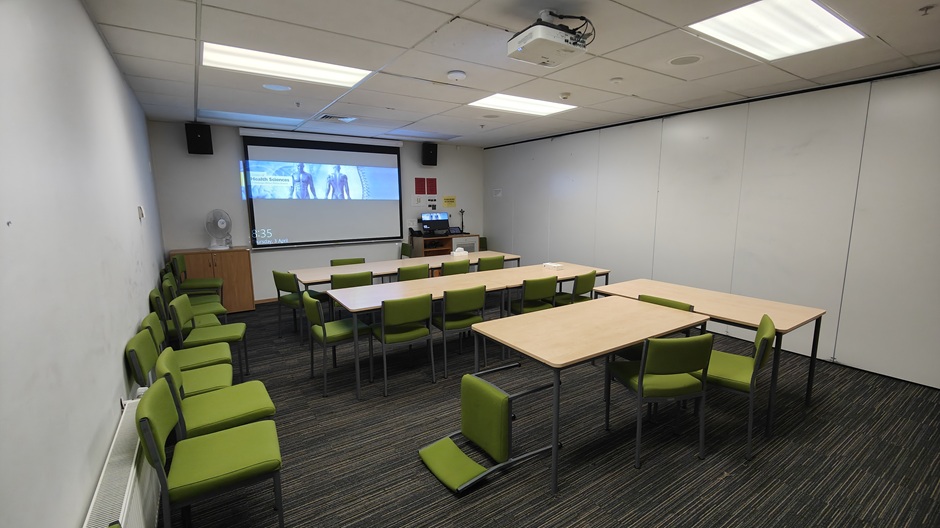 Example of Hunter Centre rooms HU118-123 showing movable tables and chairs and a removable dividing wall