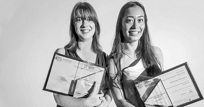 Faculty of Biomedical Sciences Forensics students Esmé Hewitt and Shontay Simpson, who are studying in the only undergraduate Forensic Science Degree in New Zealand, recently won awards at the Australian and New Zealand Forensic Science Society (ANZFSS) Symposium. 