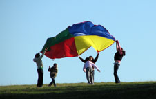 Children-with-parachute-image