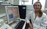 Hannah Kennedy in the lab_thumbnail