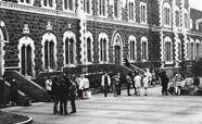 Quadrangle and Archway, 1970 thumbnail