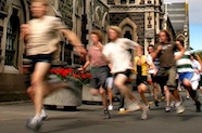 Photo of a group of runners passing the University of Otago Registry building