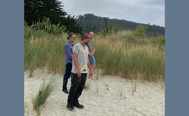 Archeology Kane Holmes, Mauraka Edwards and Adam Keane, Kāti Huirapa ki Puketeraki, leading a karakia waiata, Doctor’s Point 2 image