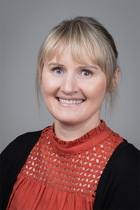 Julie Black image