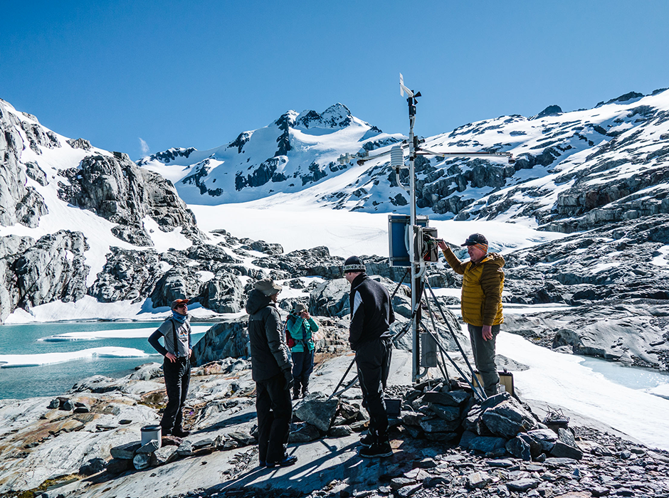 Nicolas Cullen and students at Brewster Glacier image