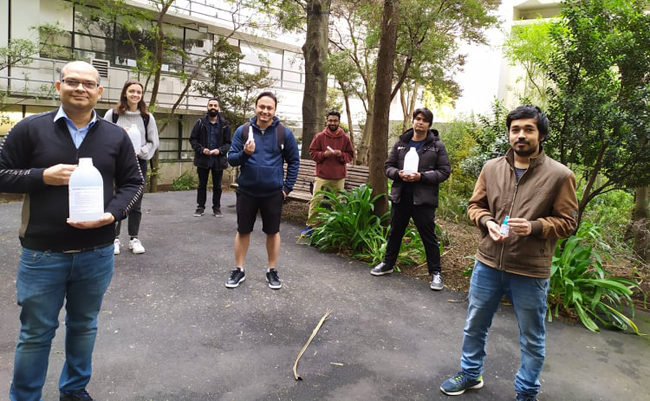 Dr-Das-with-his-students-image
