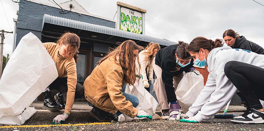Students cleaning up for Sophia Crestani Clean-up day