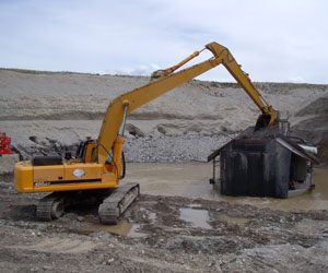 A 45 tonne excavator feeds the Earnscleugh gold plant in the initial stages of the Earnscleugh placer gold project. Earnscleugh Flat, Central Otago