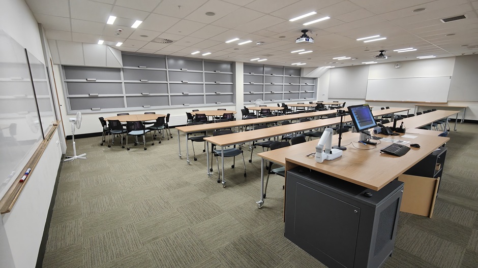 View of Otago Business School room 119, showing tables and chairs in rows and groups
