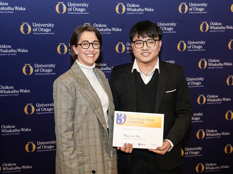 Doctoral-Winner-Pham-van-Hau-with-Kelly-Hocking