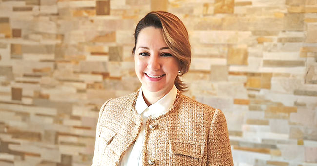 Head shot of Dr Mariela de Amstalden