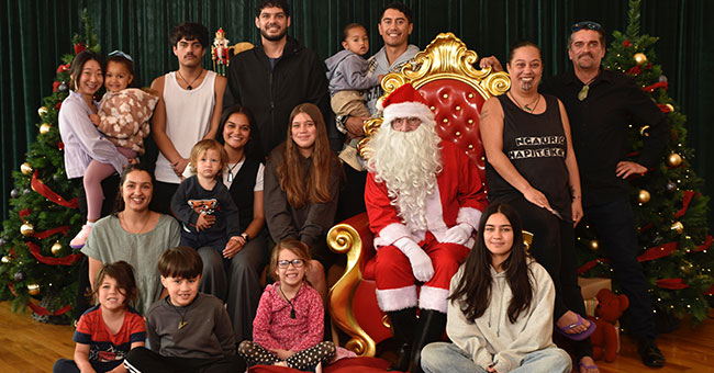 Vaiaio Holmes-Haweturi Holmes (third from the left in the middle row) and her whānau. Vaiaio’s family has a special connection to the University, and will all be celebrating together when Vaiaio graduates with a Bachelor of Teaching on Saturday. 