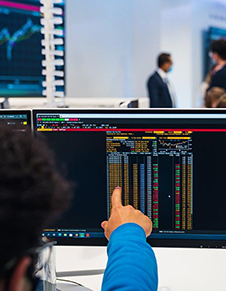 A user looking at a screen in the Bloomberg Markets Lab image