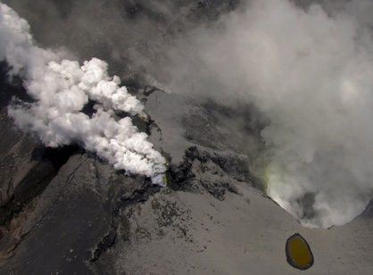 Peeking into the crater of the 2012 Te Maari eruption at Mount Tongariro