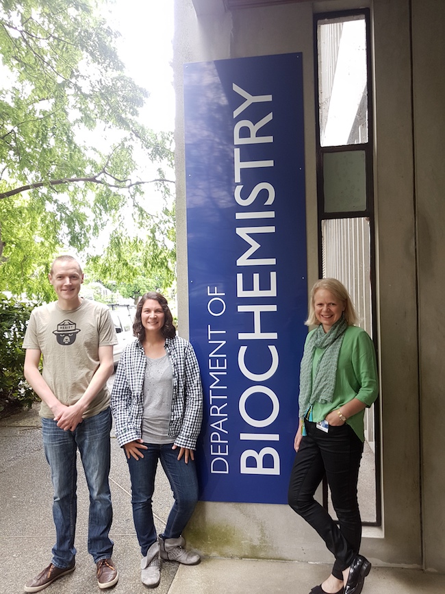 The three Otago Biochemistry Marsden recipients stand outside the department entrance.