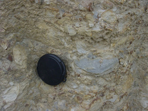 Greywacke cobbles in horse range formation. The cobbles depicted have fresher faces about 5-10cm in size with clay minerals around and a veinous tecture from the calcite cement.