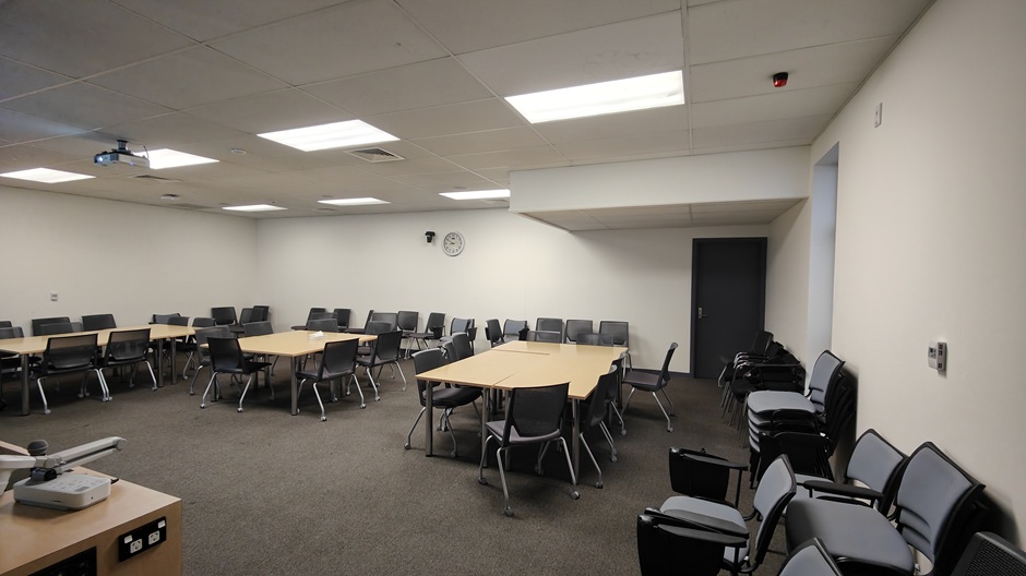 View of 71 Frederick St room 71FRG05 showing tables and chairs in groups