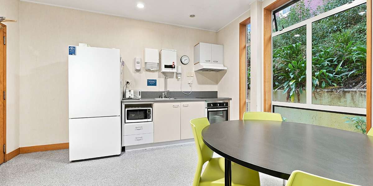 Common room with kitchenette, table and chairs