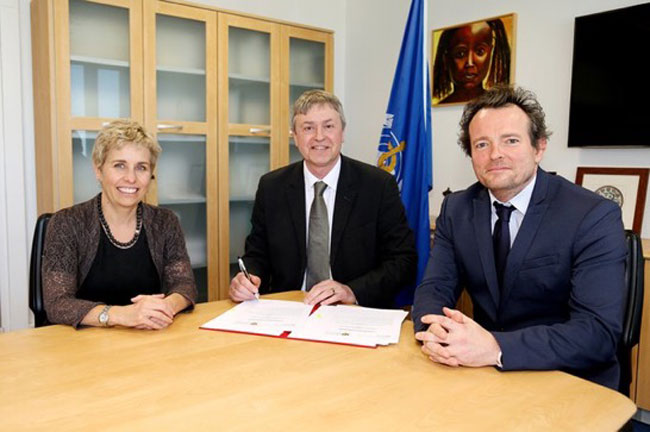 IARC MOU signing image