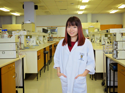Eunice Tan standing in lab 418