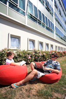Wireless Studying Outside Infront of Hayward College 220pix