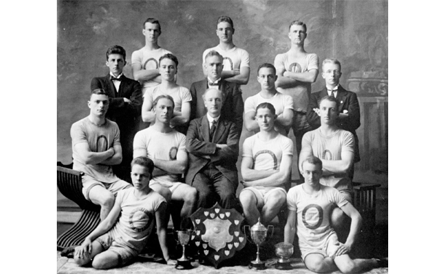 old photo of a sports team 