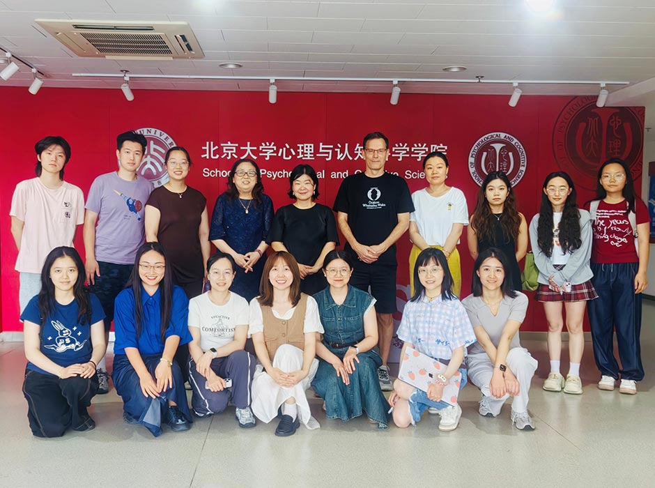 Mei-Peng-with-post-grad-student group