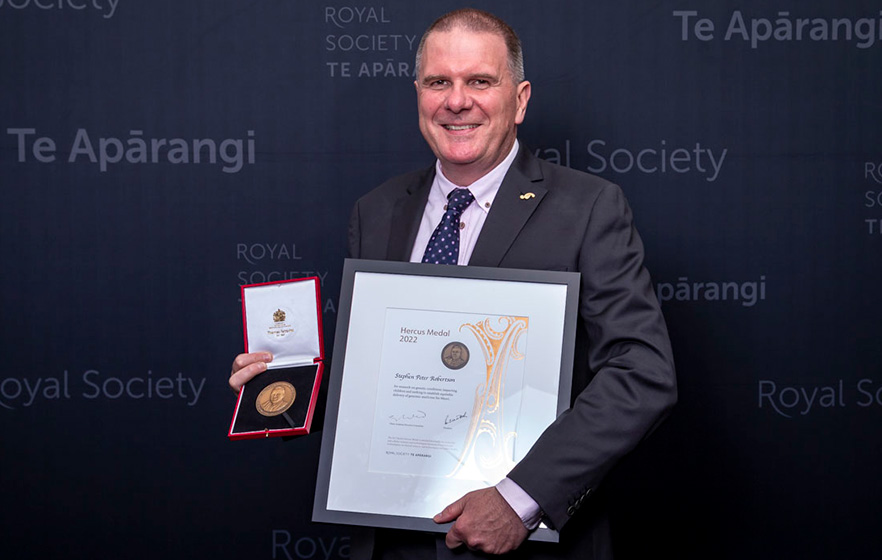 Stephen Robertson with his 2022 Hercus Medal and certificate image