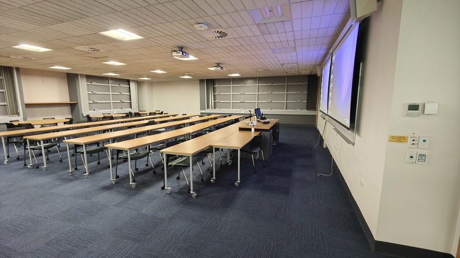 View of Otago Business School room G17, showing tables and chairs in rows and groups