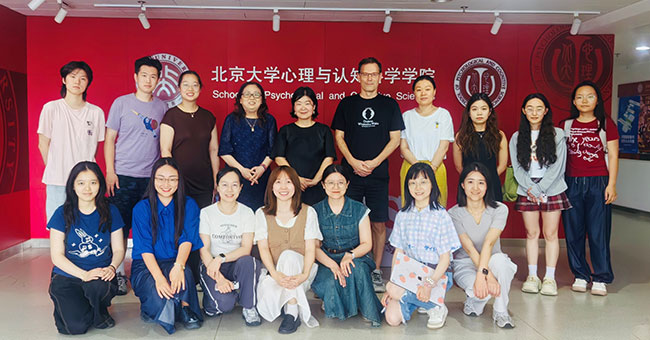 Mei-Peng-with-post-grad-student group