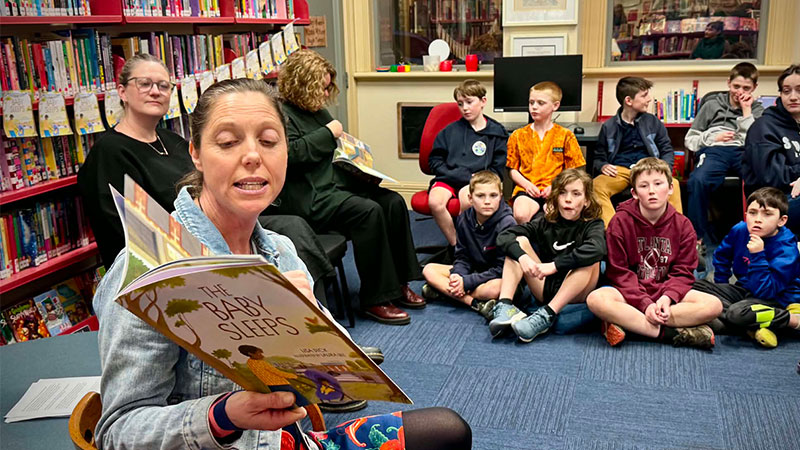 Lisa-reads-at-the-book-launch