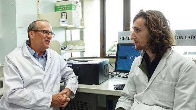 Martin Kennedy and Oscar Graham in the lab 2020 image
