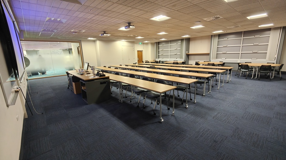 View of Otago Business School room G17, showing tables and chairs in rows and groups
