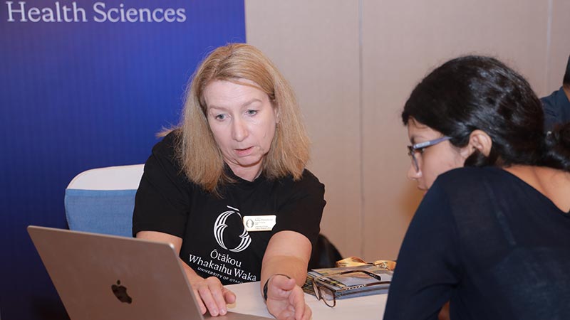 Delhi-roadshow-Julia-Horsfield with student