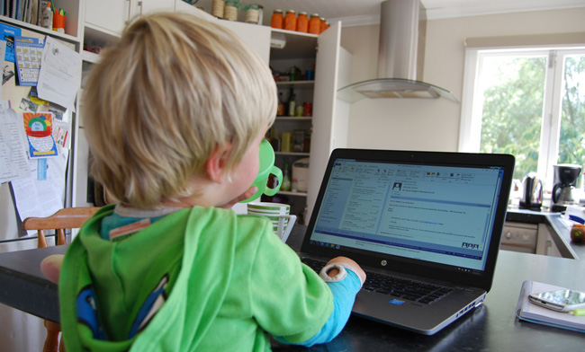 child-at-computer-image