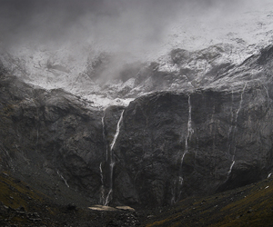 This section of the upper Hollyford Valley is composed of 135-141Ma gabbro, forming part of the Outboard Median Batholith. The U-shaped valley was carved by a huge glacier about 20Ka.