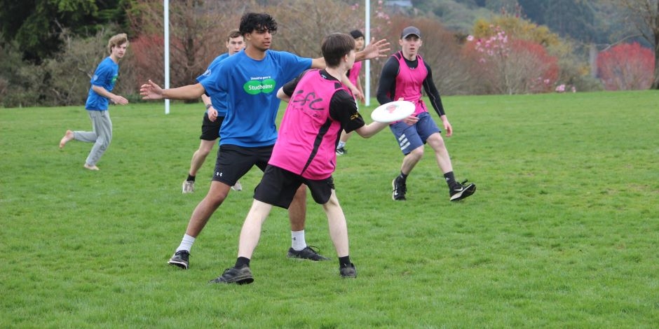 Two teams compete in a game of competitive frisbee.