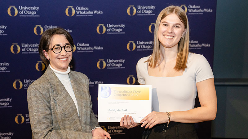 People’s-Choice-3MT-winner-Sarah-du-Toit-with-Kelly-Hocking
