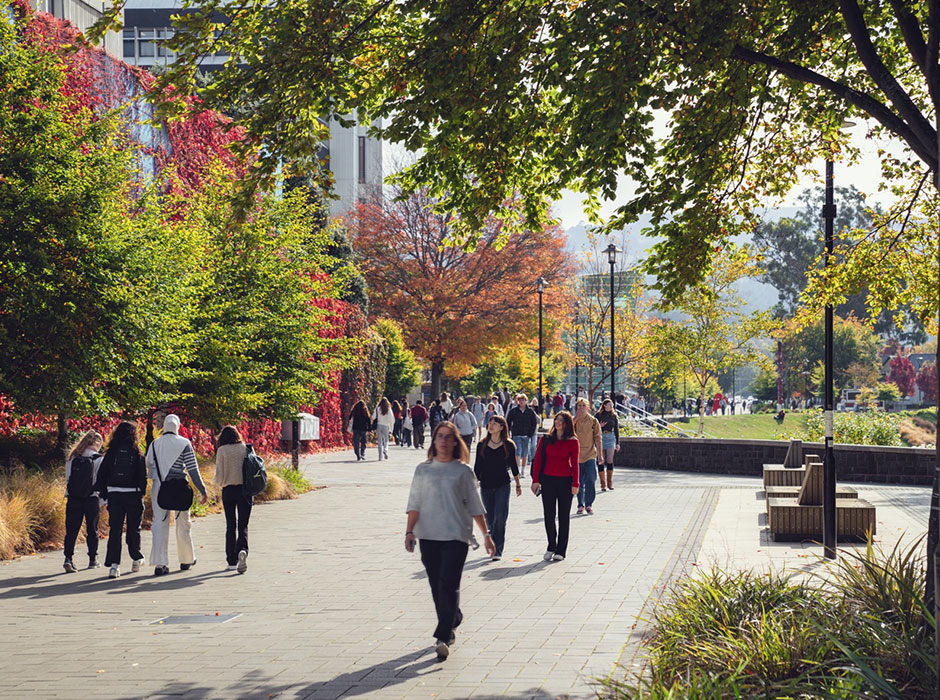 People walking on the Otago University campus