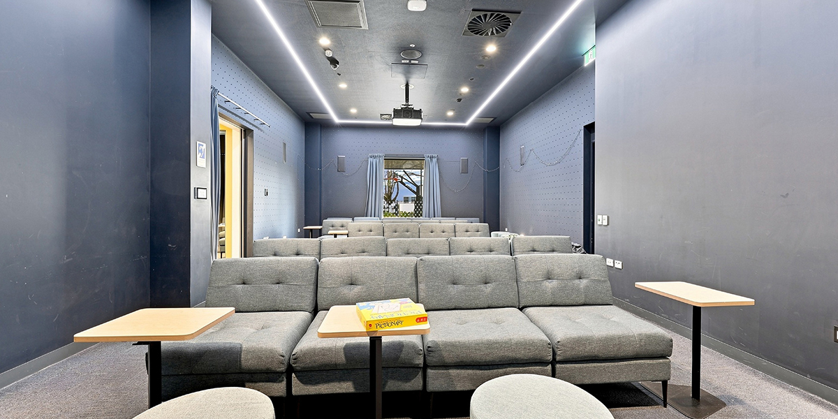 Rows of seating in movie theatre room