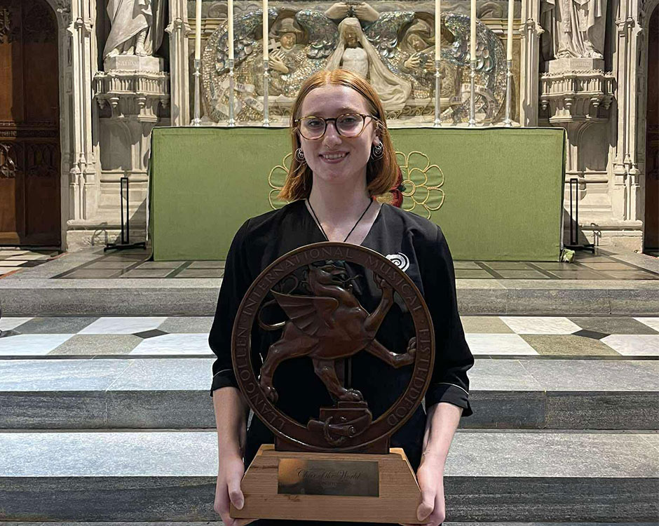 Rosie-Auchinvole-with-Choir-of-World-trophy