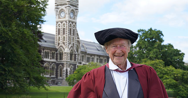 Peter Duncan graduate thumbnail 650