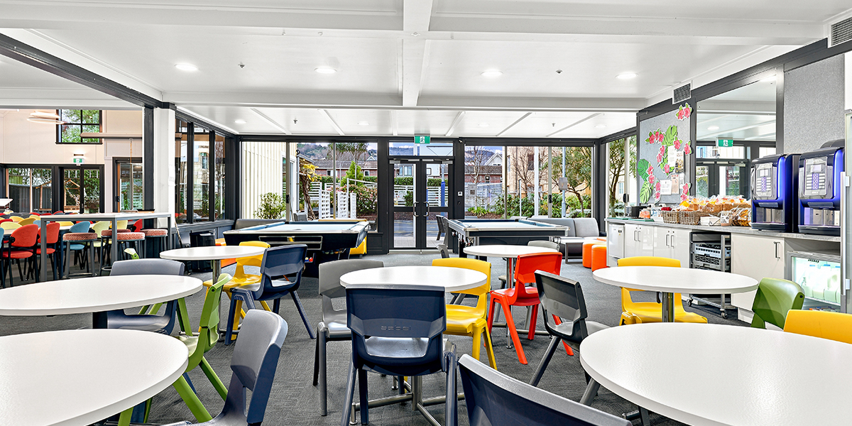 Dining area with round tables and chairs